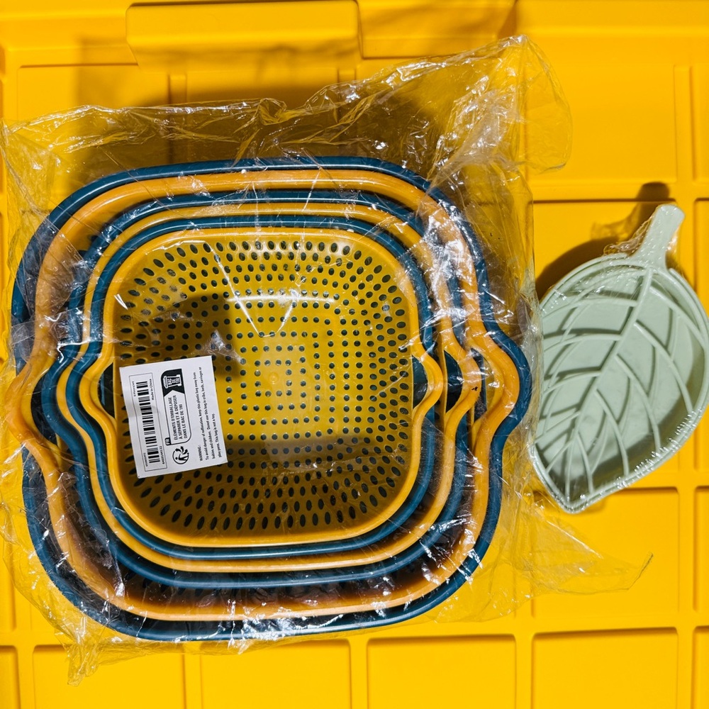 NEW Set of 6 Mini Vegetable Washing Baskets, Drainers & Soap Holder